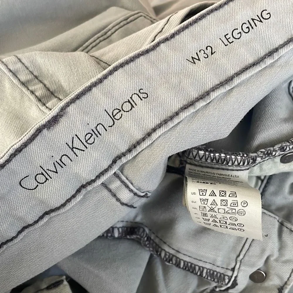 Calvin Klein Grayish Light Green Distressed Wash Denim Legging W32